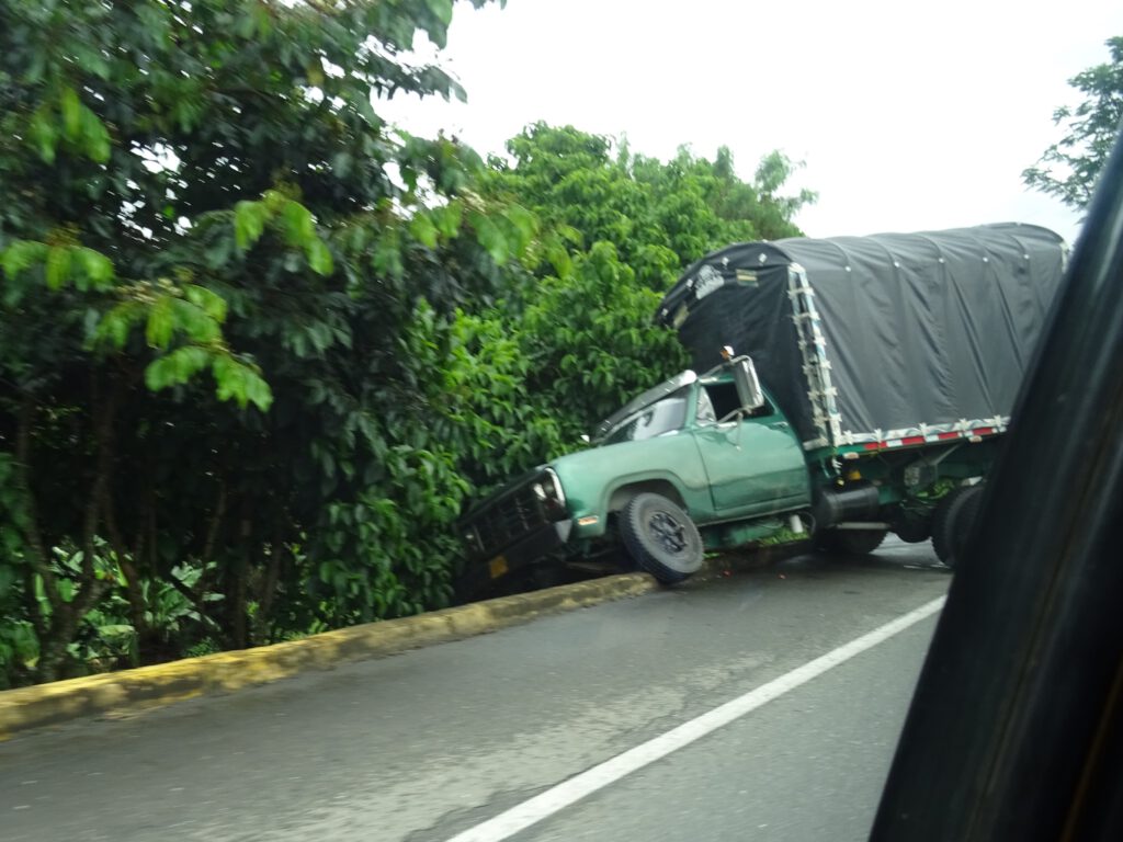 Truck accident towards Popayan