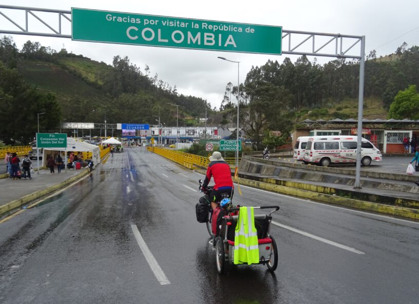 Cycling into Ecuador
