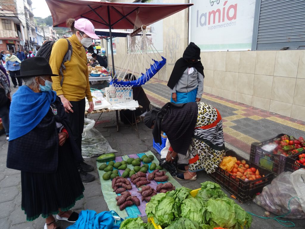 Avocado buying in Otavalo