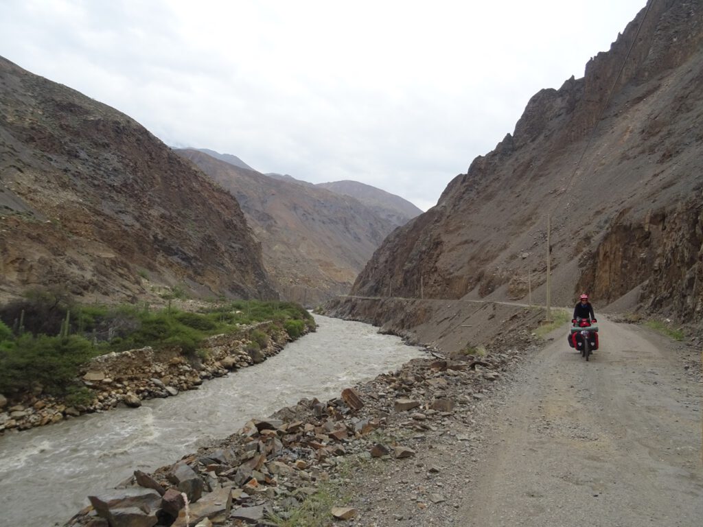 Road along the Santa river