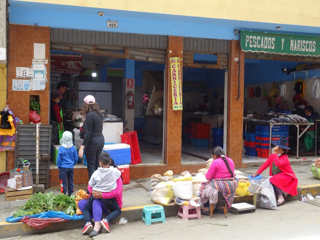 Street market Huaraz