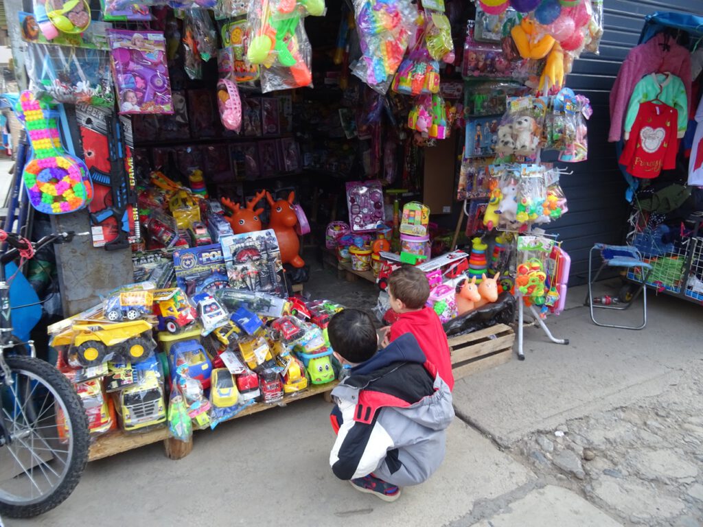 Toy shop in Caraz