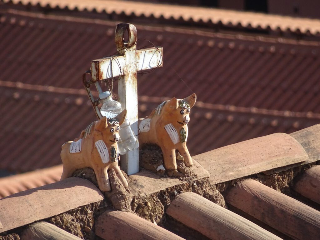 Cusco roof decoration