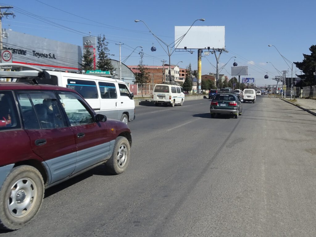 Colectivos leaving El Alto