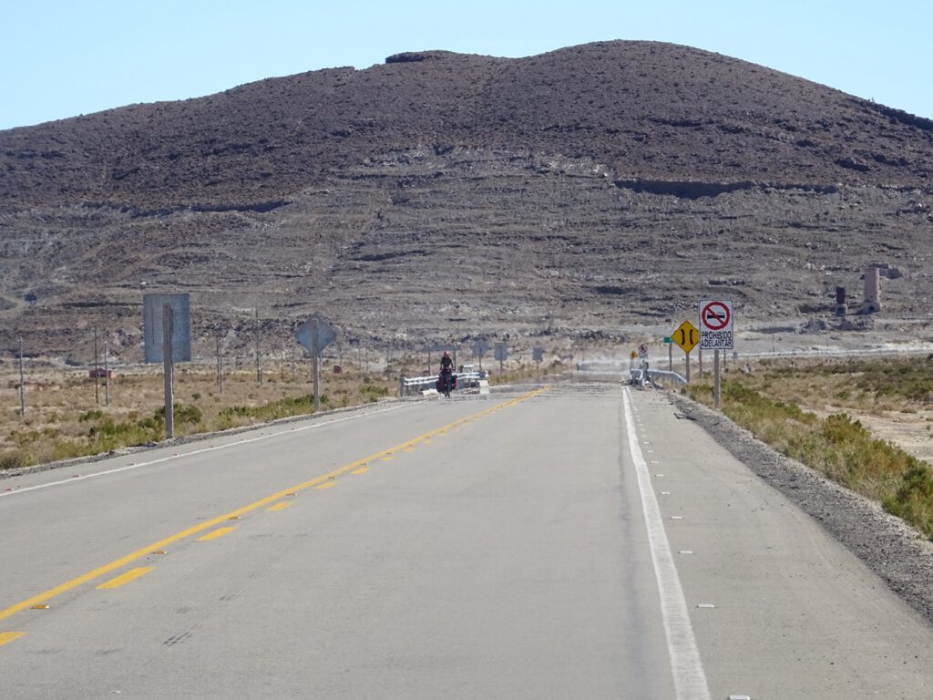 Road outside Uyuni