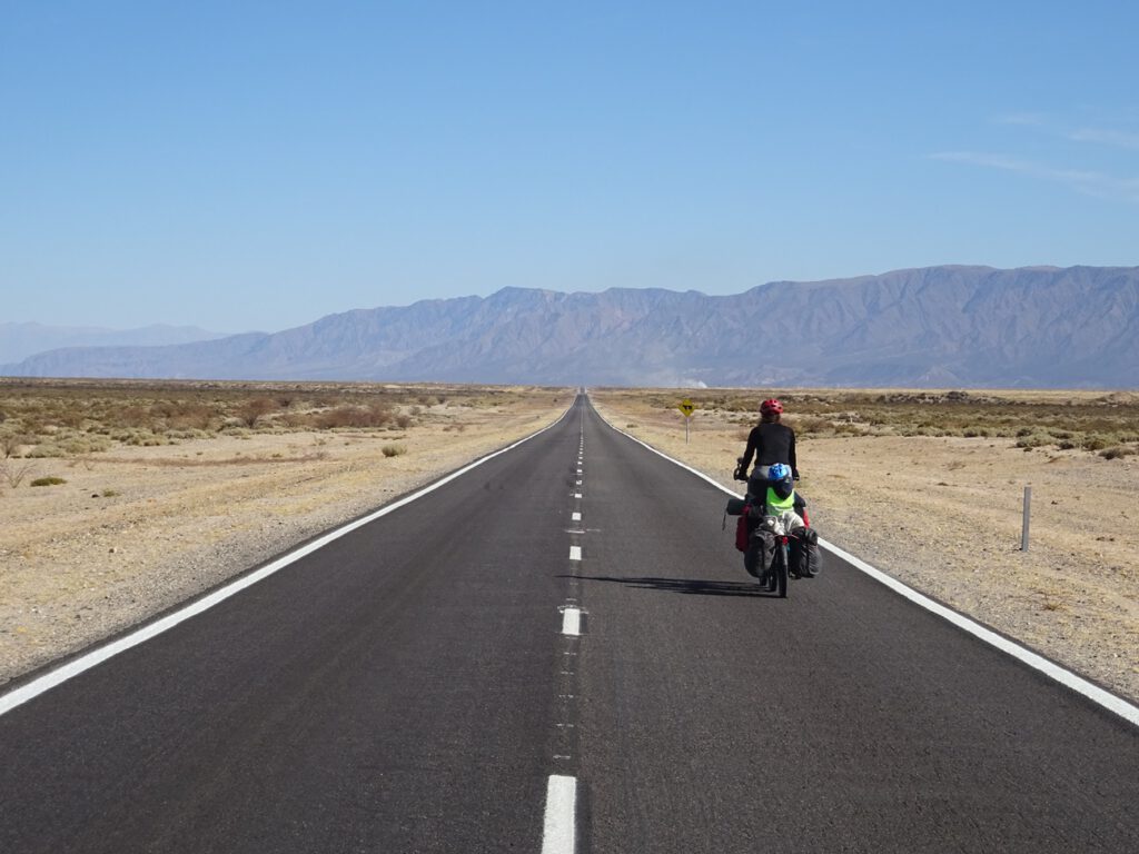 Long straight road to Hualfin