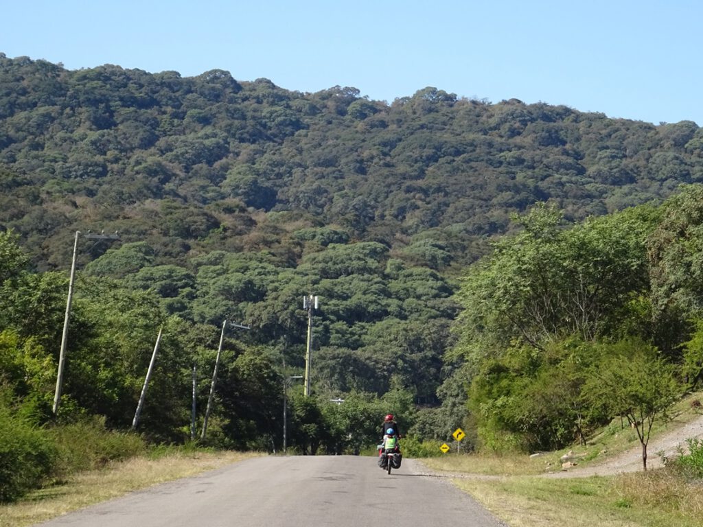 Way to the fish restaurant in La Cienaga